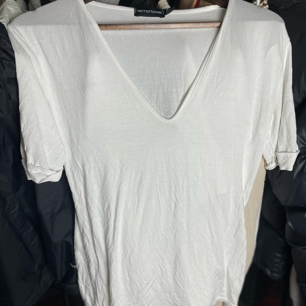 💜 PRETTYLITTLETHING v neck top